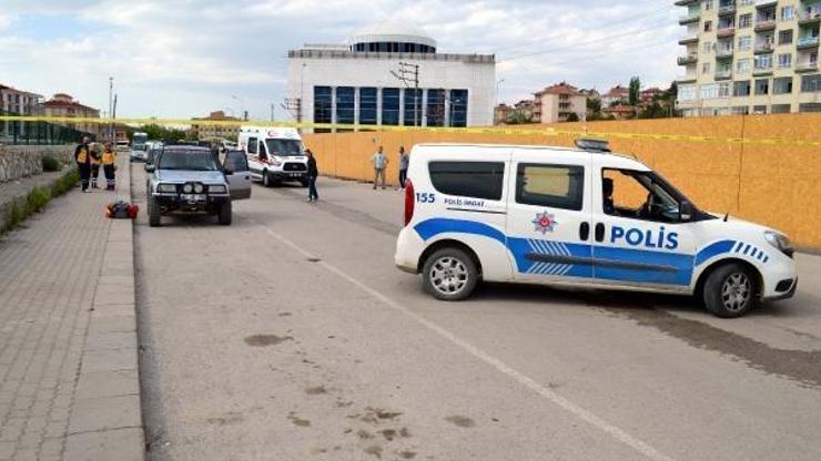 Onur, park halindeki araçta silahla vurulmuş olarak ölü bulundu