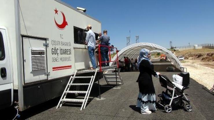 Suriyeliler bayram için ülkelerine gitmeye başladı