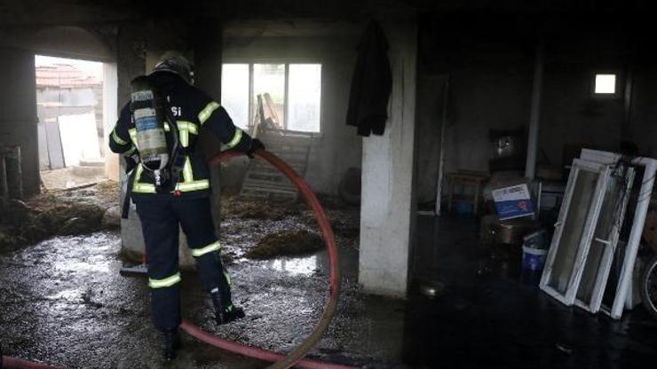 Apartmandaki trafo patladı, depodaki eşyalar zarar gördü