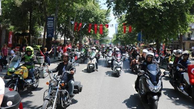 Yüzlerce motosikletliden Bağdat Caddesinde 19 Mayıs korteji