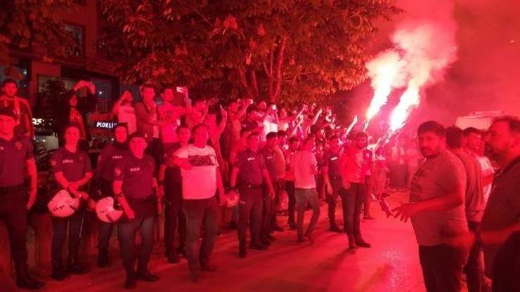 Galatasaraylılar, Bursada şampiyonluklarını kutladı
