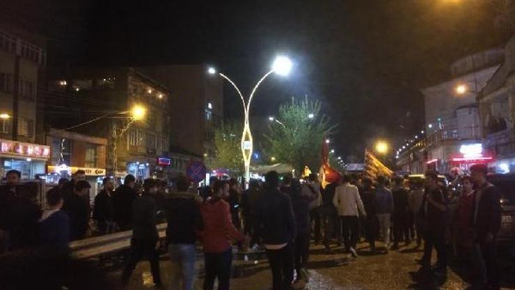 Yüksekova’da Galatasaraylı taraftarların şampiyonluk kutlaması