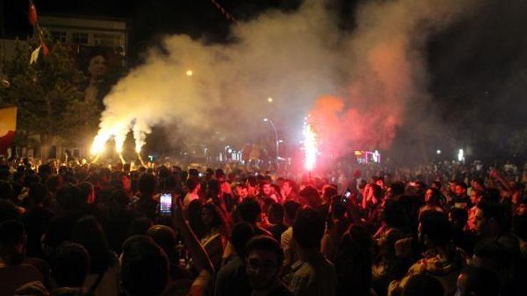Burdur’da Galatasaray taraftarlarından şampiyonluk kutlaması