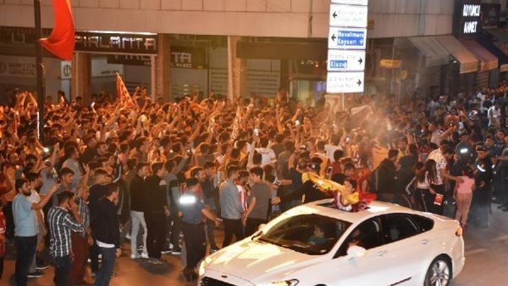 Galatasarayın şampiyonluğu Malatyada coşkuyla kutlandı