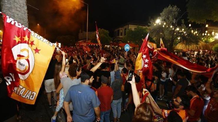 Antalya’da Galatasaray taraftarından şampiyonluk kutlaması