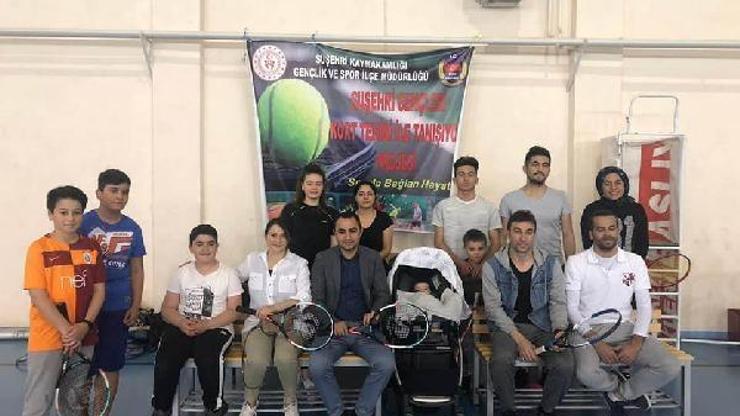 Suşehrinde tenis turnuvası düzenlendi
