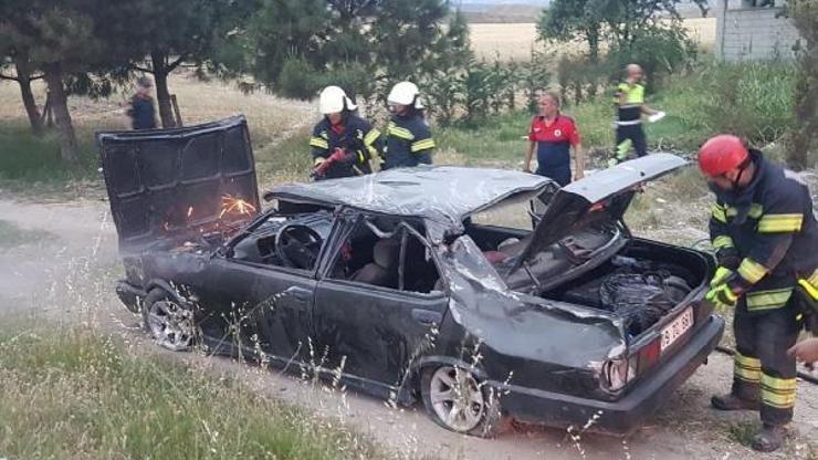 Takla atan otomobildeki 3 kişi yaralandı