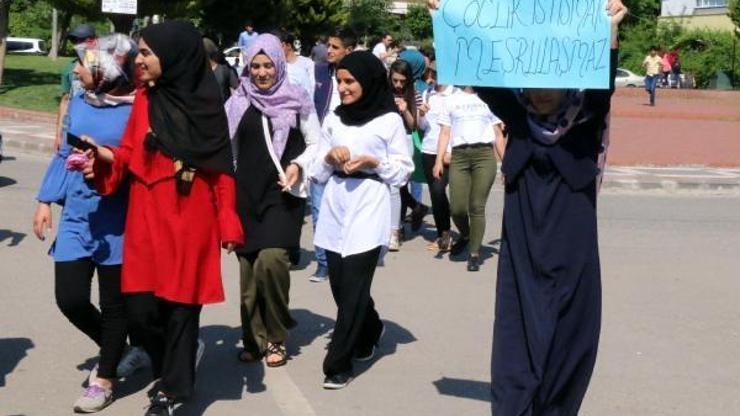 Siverekte, öğrencilerden cinsel taciz protestosu