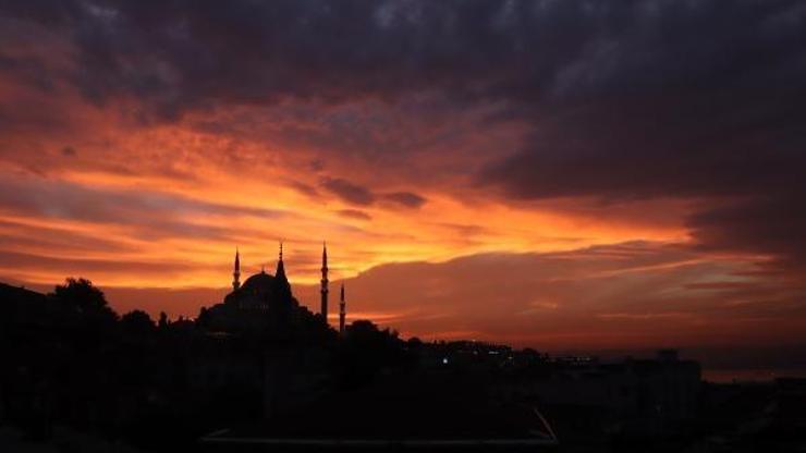 İstanbulda gün batımında görsel şölen