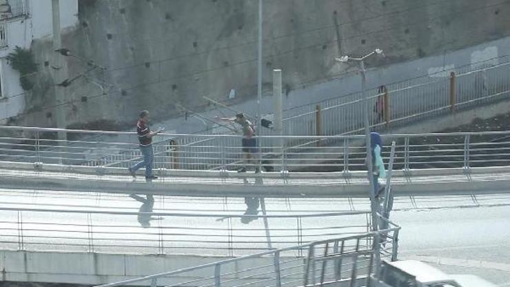 Hırsızlık şüphelisi köprüden atlarken kolundan yakalandı