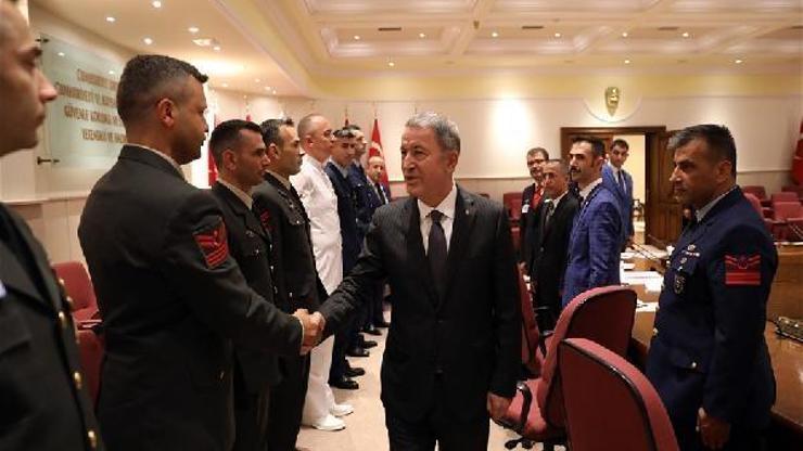 Bakan Akar: Ülkemizin birliği için mücadele içindeyiz