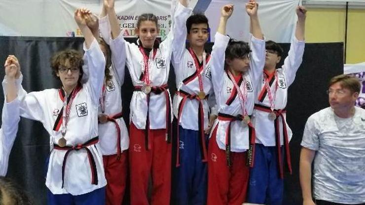 Bayraklıya tekvandoda 17 madalya