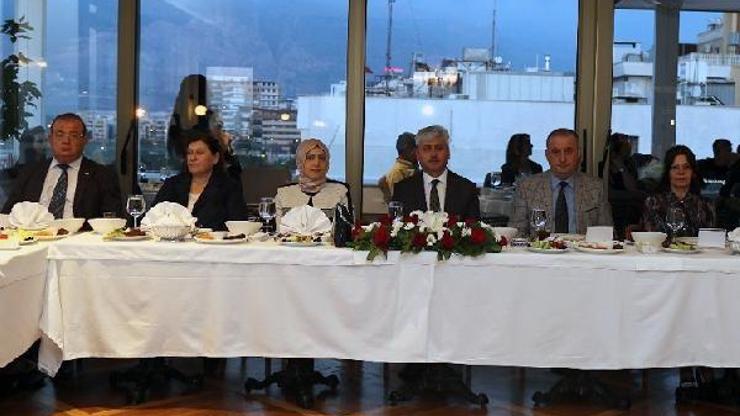 Vali Doğan mülki amirlerle iftar yaptı
