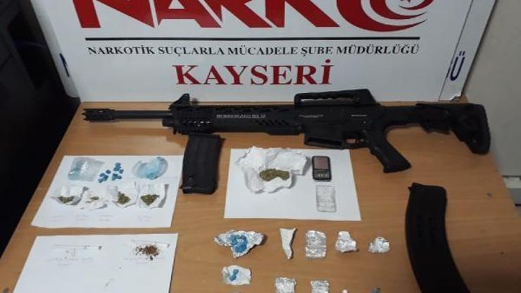 Uyuşturucu operasyonunda baba- oğul gözaltına alındı