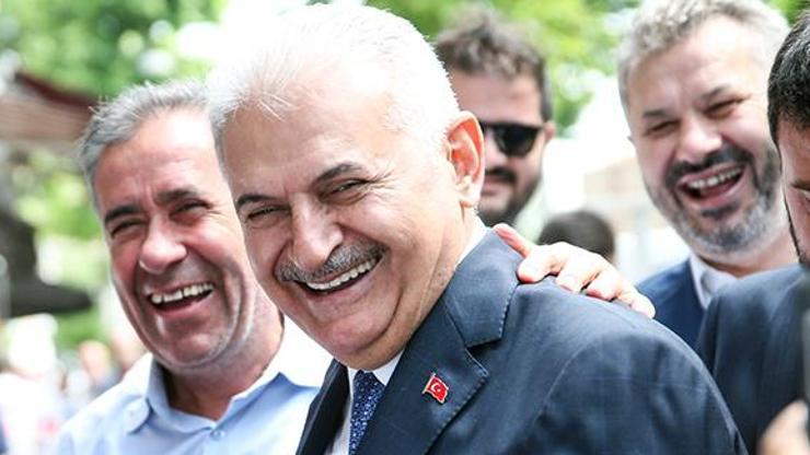 Binali Yıldırım, Beyoğlunda vatandaşlarla buluştu