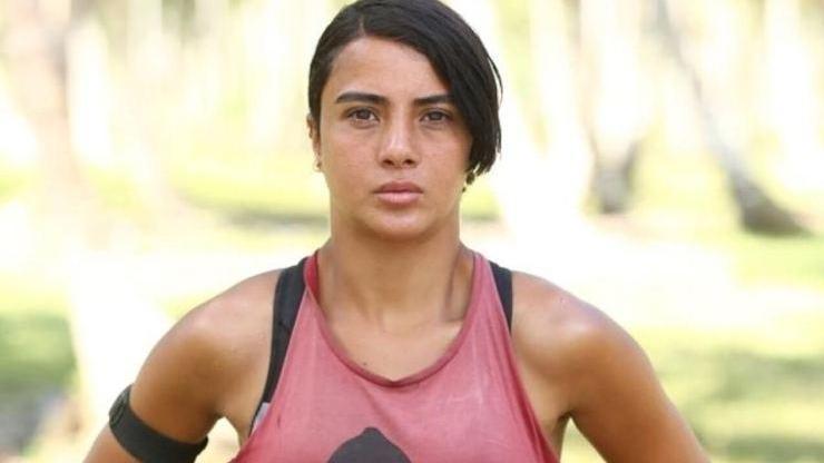 Survivor Sabriyeden plaj pozu