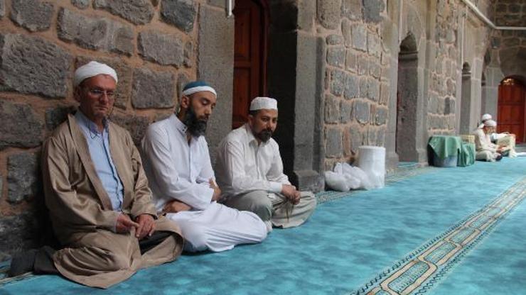 Kayseride 223 camide itikaf ibadeti başladı
