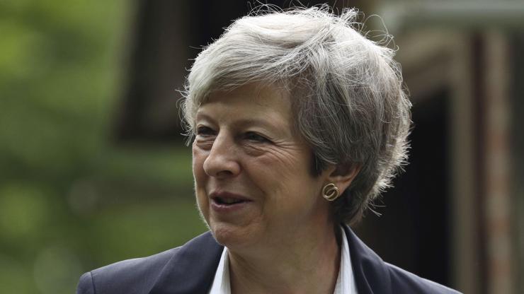 İngilterede Theresa Maye büyük şok