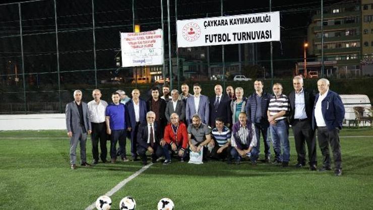 Sahada iftar yaptılar, tribün ve yamaçlardan maçı izlediler