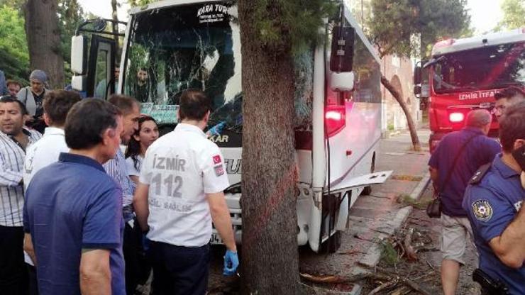 İzmirde öğrenci midibüsü kaza yaptı: 15i öğrenci 17 yaralı