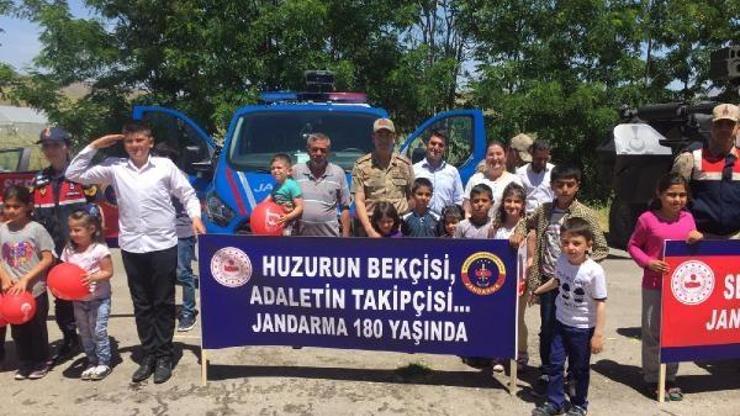 Jandarmadan köy okullarına ziyaret