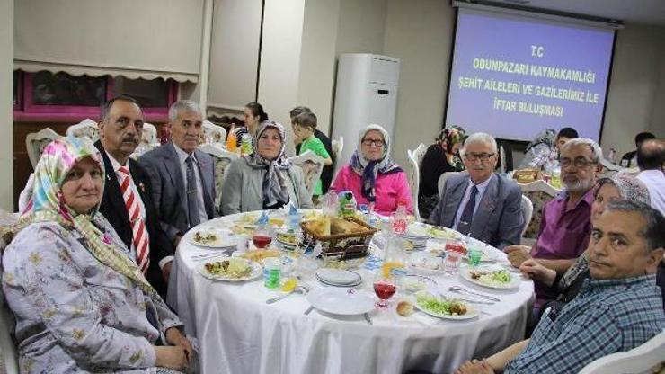 Kaymakamlıktan şehit aileleri ve gazilere iftar
