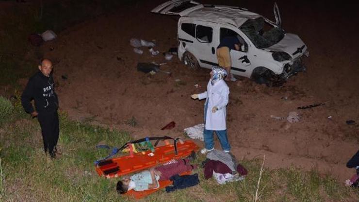 Tatil yolunda kaza; öğretmen, eşi ve 3 çocuğu yaralı