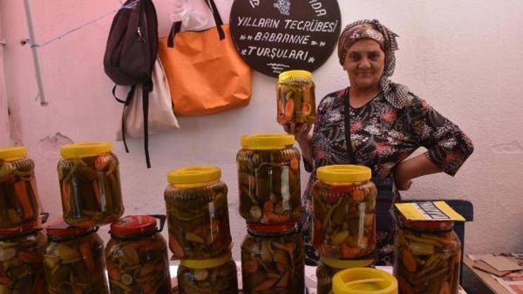 Sığacık pazar yeri ev yapımı ürünlerin adresi oldu