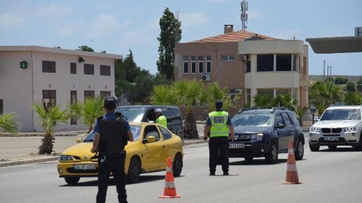 Çeşmede trafik ve asayiş denetimleri aralıksız sürüyor