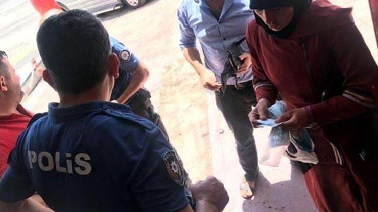 Yolda bulduğu para ve altın dolu çantayı sahibine verdi