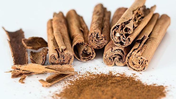Tatlı ve içeceklere tarçın ekleyin