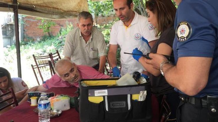 Çay bahçesinde sırtına isabet eden mermiyle ağır yaralandı