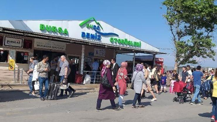 BUDOda feribot iskelesinde bayram dönüşü yoğunluğu