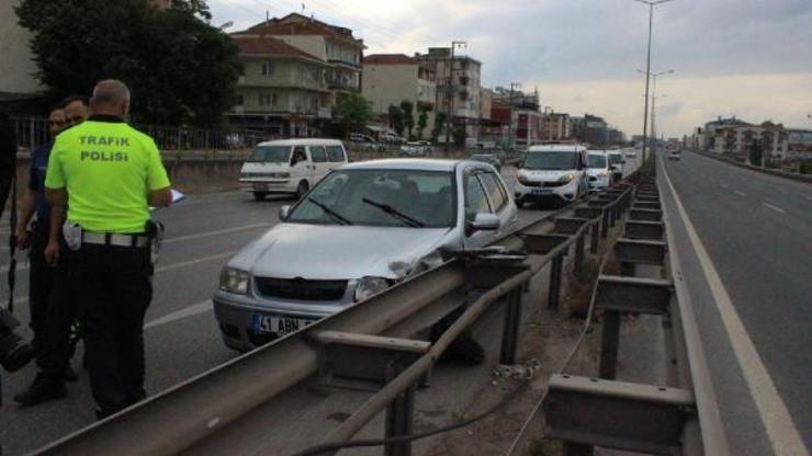 Otomobil bariyerlere çarptı: 2 yaralı
