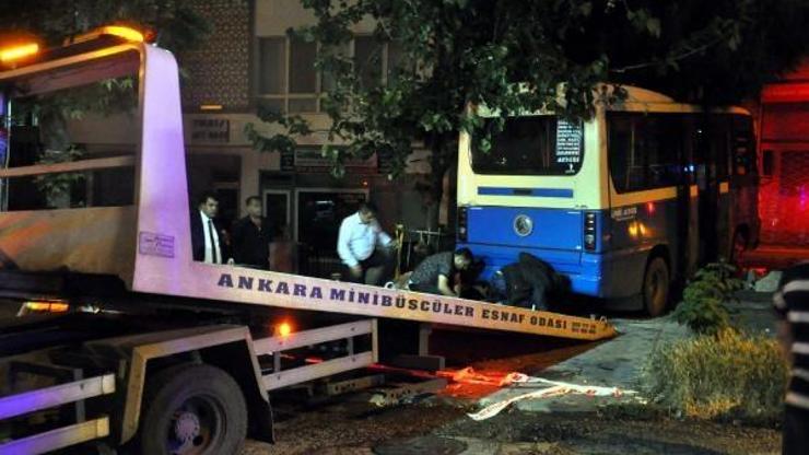 Kaldırımda minibüsün çarptığı yaya öldü