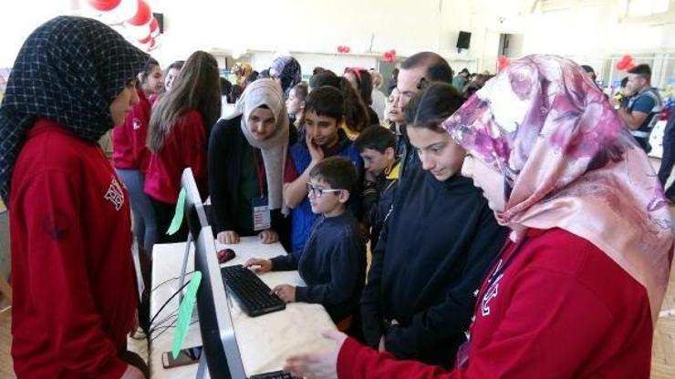 Meslek liseli kızlar projelerini sergiledi