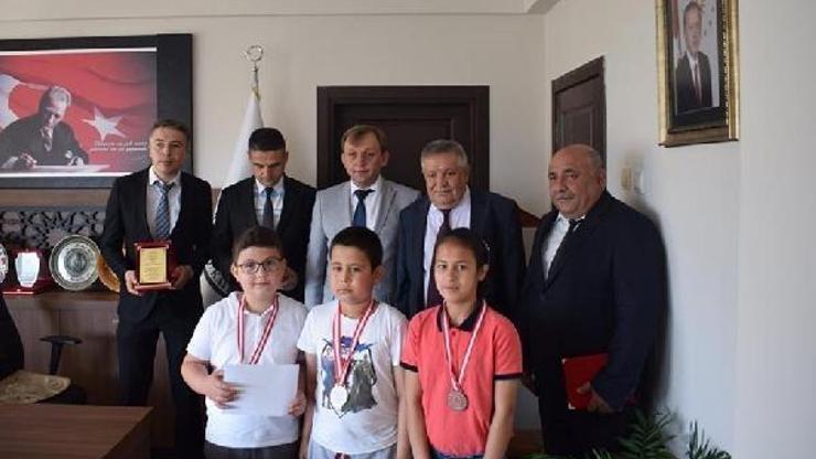 En çok atık pili topladılar ödülü kaptılar