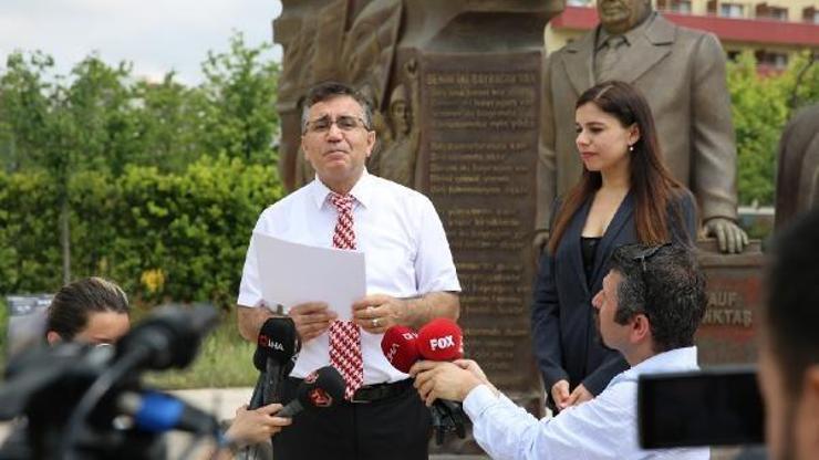 Rauf Denktaş’ın torunundan Beylikdüzündeki Rauf Denktaş Anıtı önünde açıklama