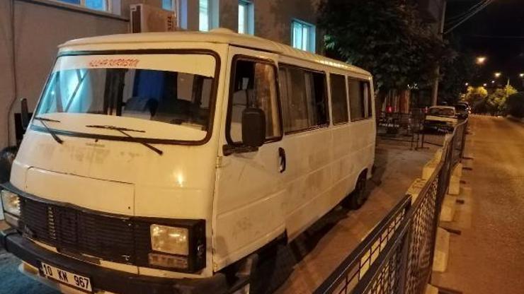 Çanakkalede minibüste 37 kaçak yakalandı
