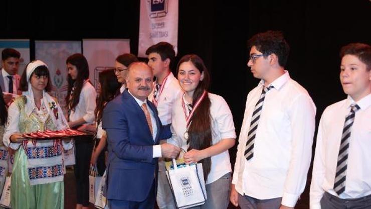 Yarışmalarda dereceye girenlere ödülleri verildi