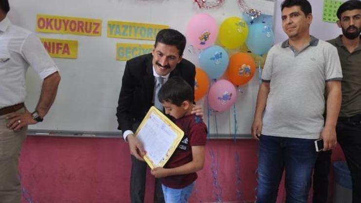 Derikte öğrencilerin karne sevinci