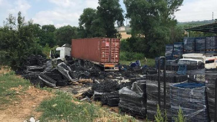 Tarlaya giren TIRın sürücüsü yaralandı