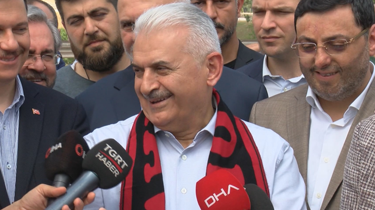 Binali Yıldırım gazetecilerin sorularını yanıtladı