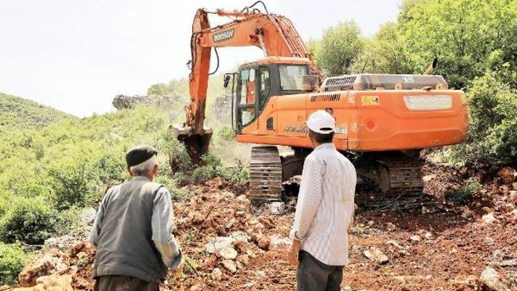 Şehitakmilden çiftçilere yol desteği