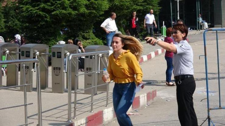 Geç kalanlar, cezaevi nakil aracı ve polis otosuyla YKSye yetiştirildi