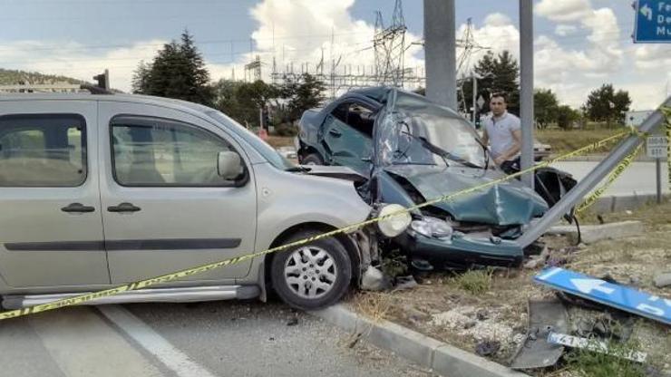Burdurda otomobiller çarpıştı: 5 yaralı