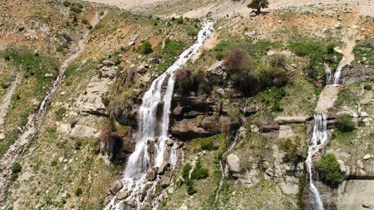 Akdağdan fışkıran güzellik: Uçarsu Şelalesi
