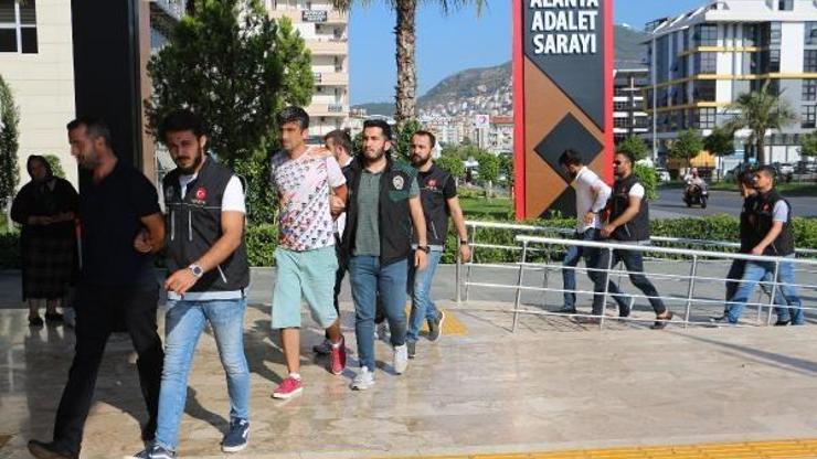 Uyuşturucu operasyonunda yakalanan 10 şüpheli adliyede