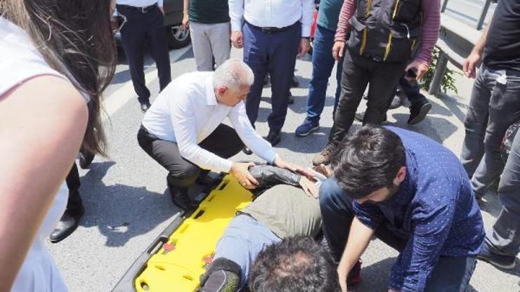 Binali Yıldırım kaza yapan motosiklet sürücüsüne müdahale etti