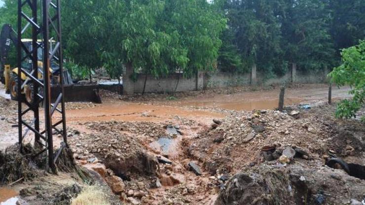 Adıyamanda sağanak hayatı olumsuz etkiledi